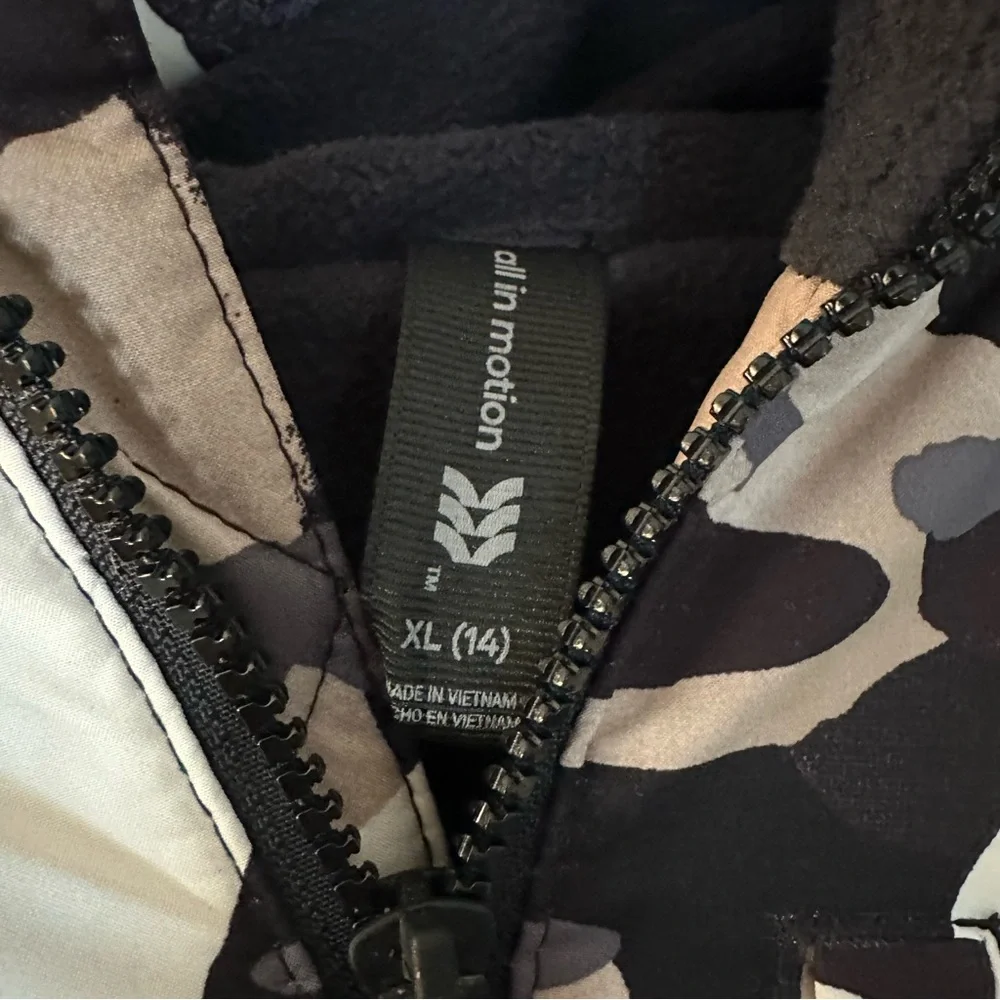All in Motion XL/14 Black and Gray Camouflage Puffer Jacket Fleece‎ Lined